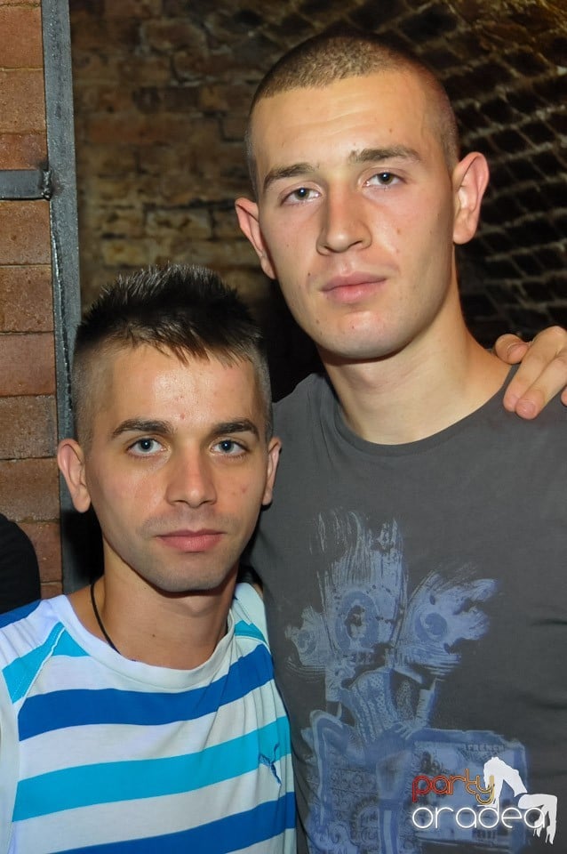 Studparty în Club Escape,