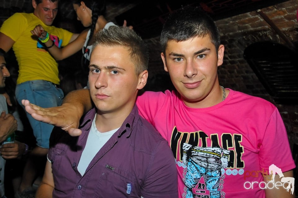 Studparty în Club Escape,