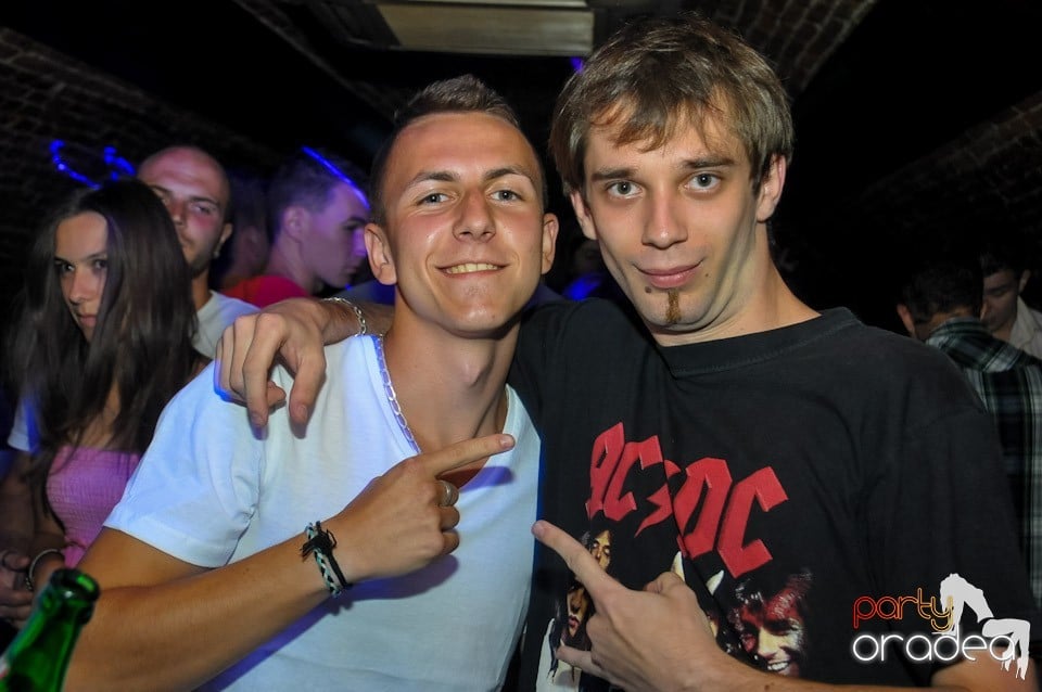 Studparty în Club Escape,
