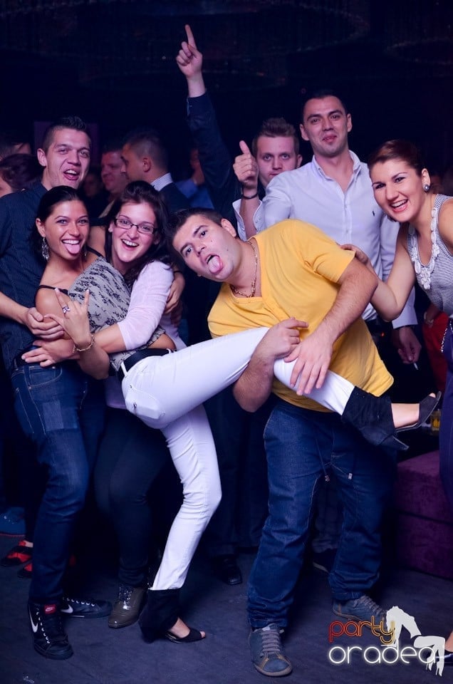 Summer Retro Night Fever în The One,