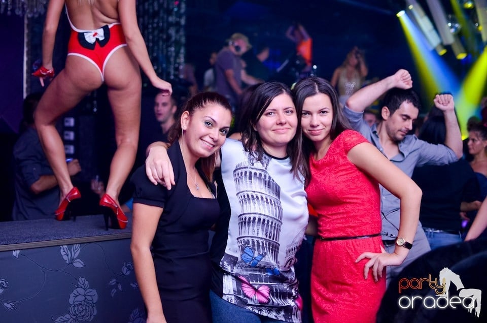 Summer Retro Night Fever în The One,