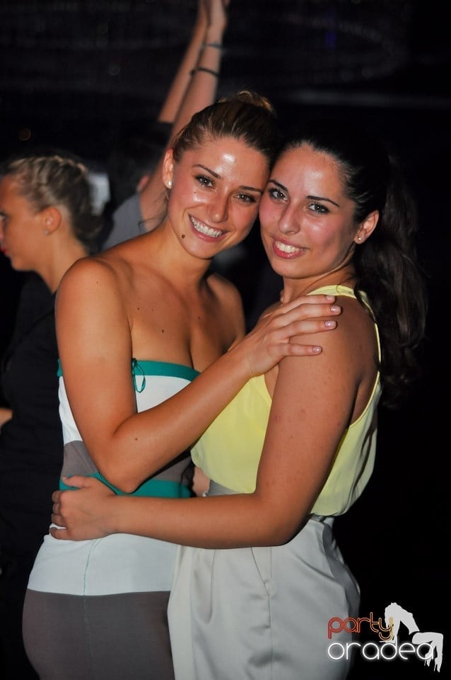 Summer Retro Night Fever în The One, 