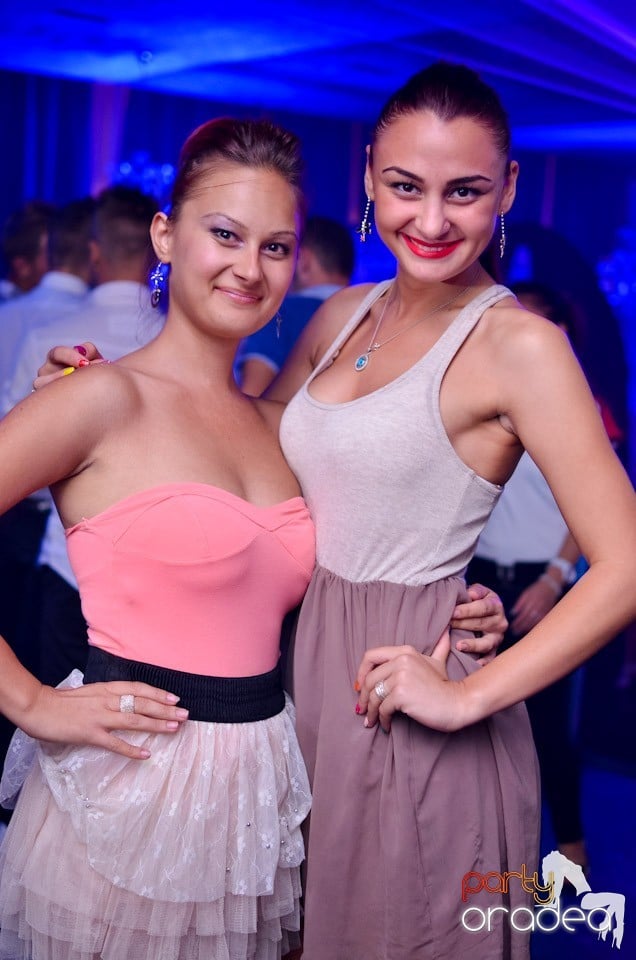 Summer Retro Night Fever @ The One,