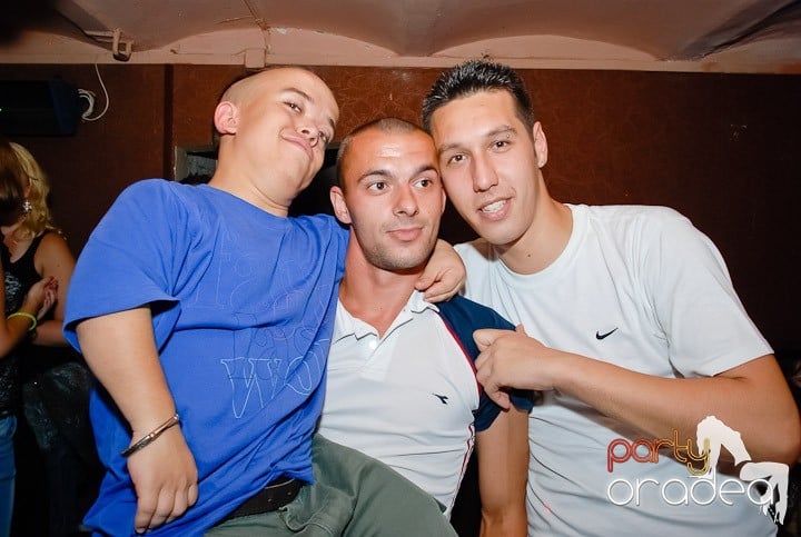Super Party în Club Seven, 