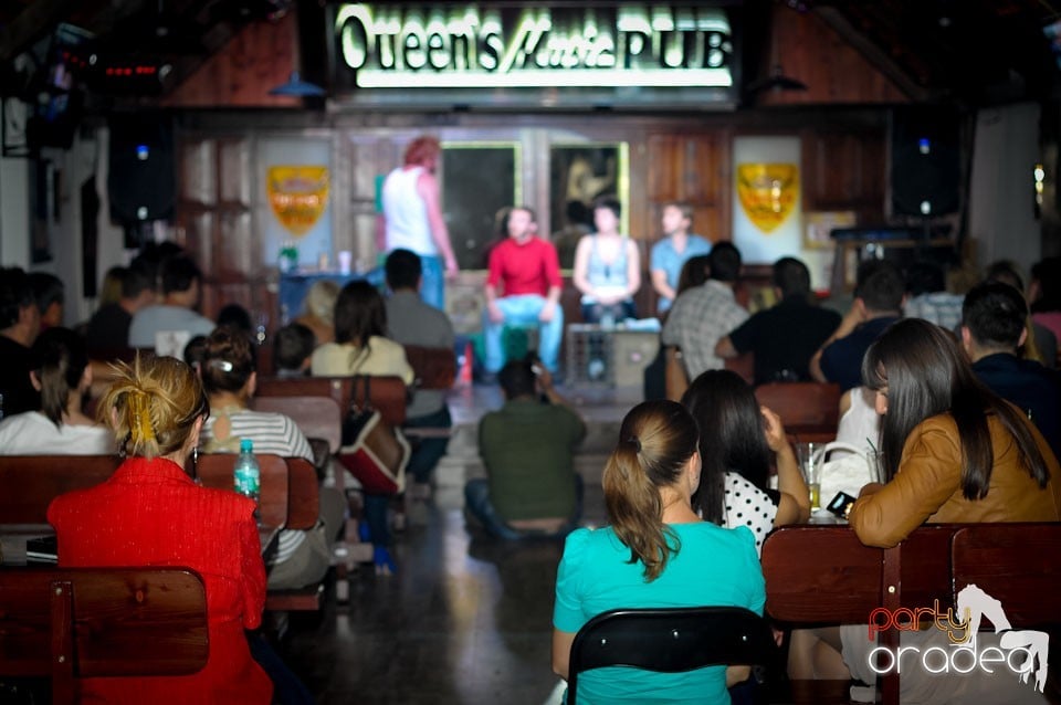 Teatru: Cipsuri şi Dale în Queen's, Queen's Music Pub