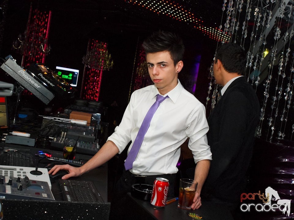 The One: Fashion Night - Titanium Angels,