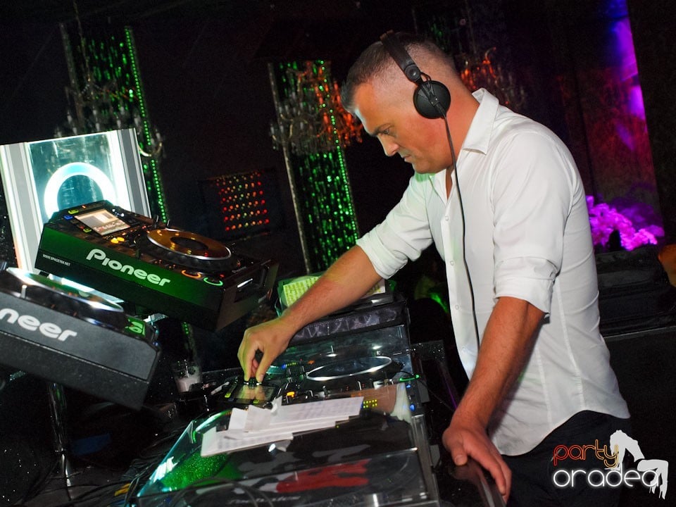 The One: Fashion Night - Titanium Angels,
