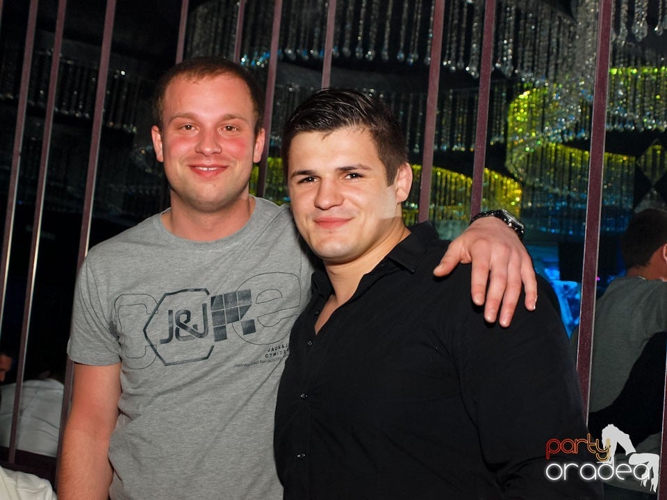 The One: Fashion Night - Titanium Angels,