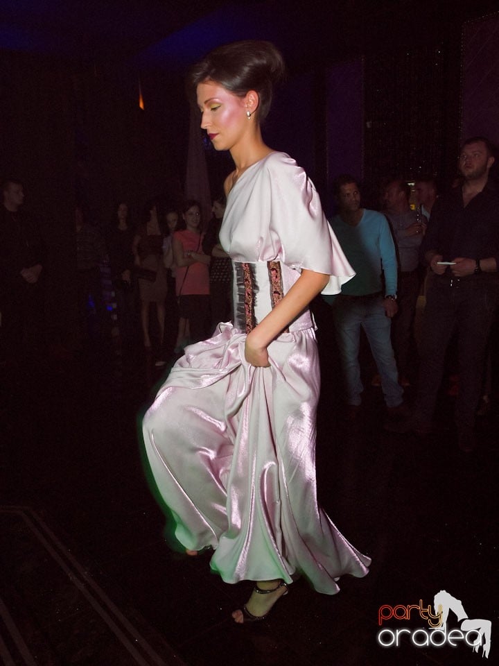 The One: Fashion Night - Titanium Angels,
