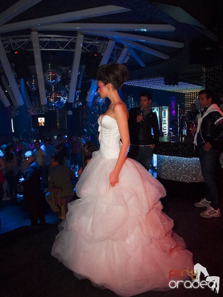The One: Fashion Night - Titanium Angels,