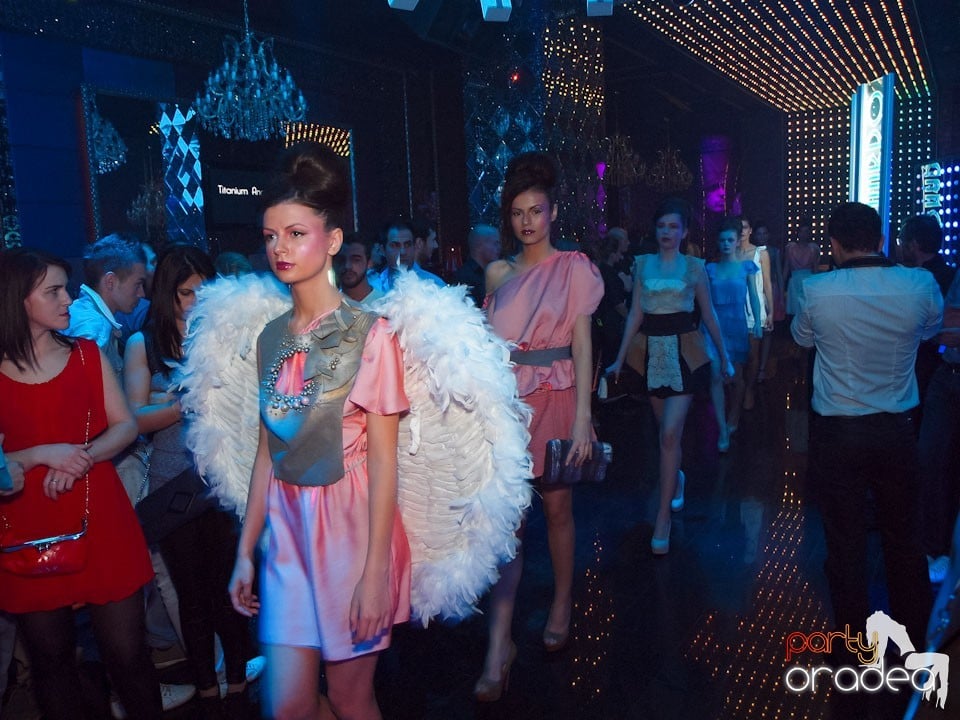 The One: Fashion Night - Titanium Angels,