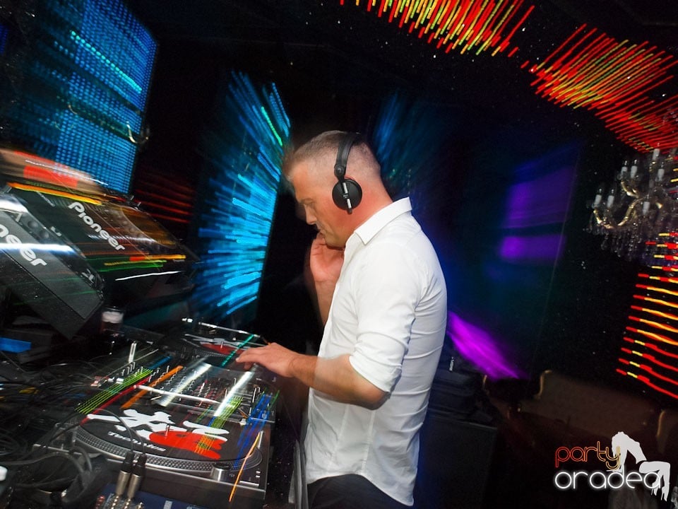 The One: Fashion Night - Titanium Angels,