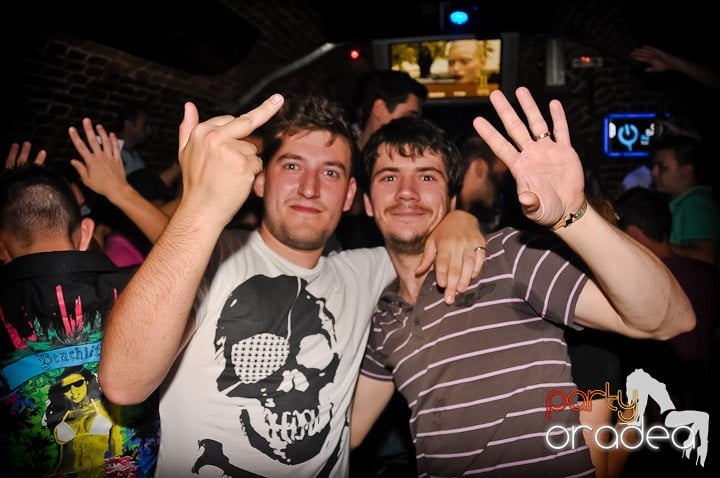Turn up the bass, 