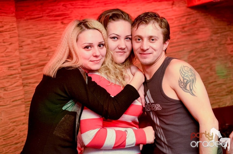 Vineri noaptea în Club Downtown,