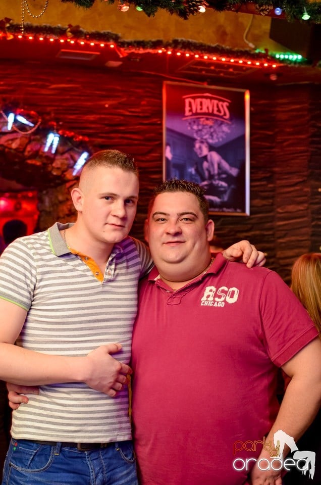 Vineri noaptea în Club Downtown,