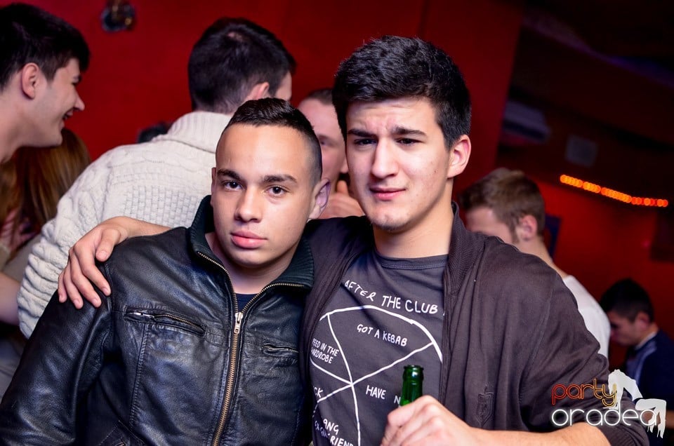 Vineri noaptea în Club Downtown,