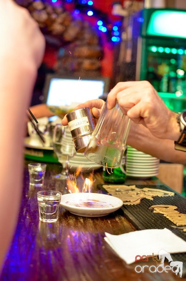 Vineri noaptea în Club Downtown,