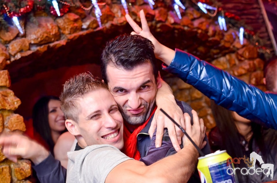 Vineri noaptea în Club Downtown,