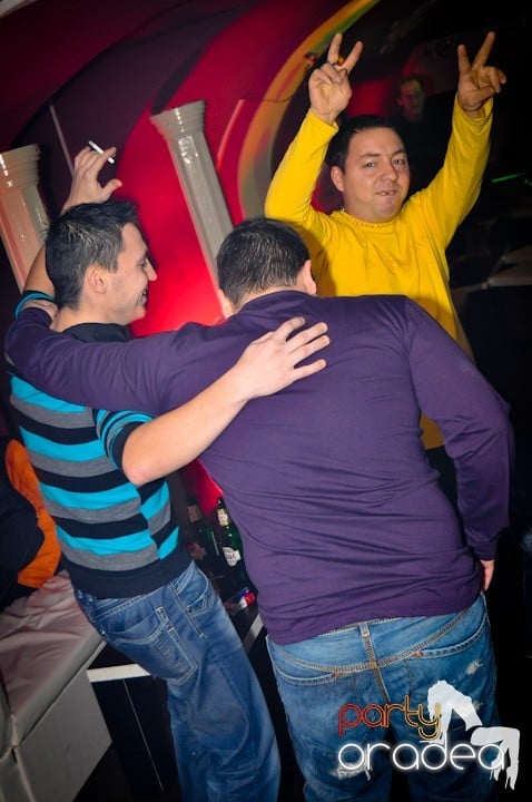 Vineri seara în Club Atti's,