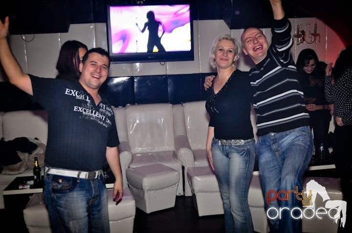 Vineri seara în Club Atti's,