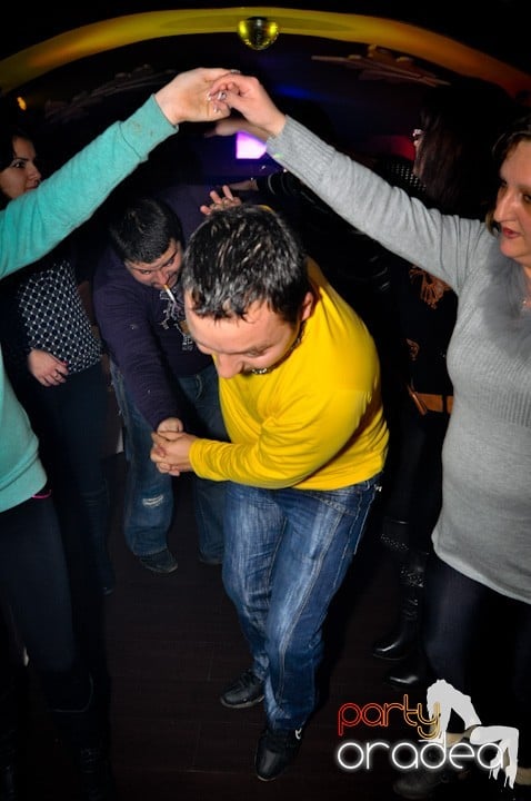 Vineri seara în Club Atti's,