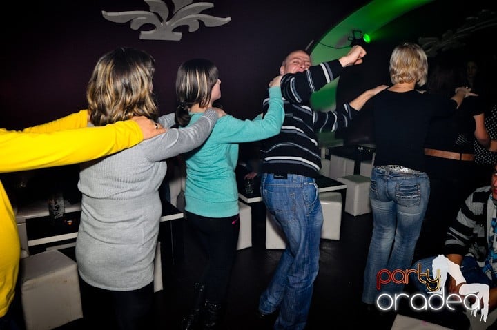 Vineri seara în Club Atti's,