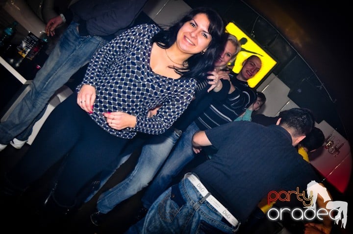 Vineri seara în Club Atti's,