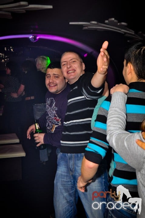 Vineri seara în Club Atti's,