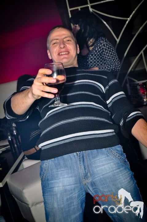 Vineri seara în Club Atti's,