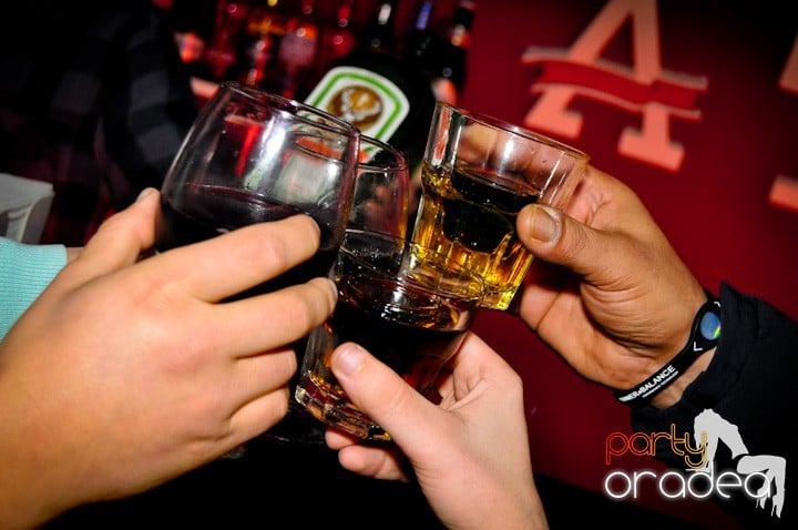 Vineri seara în Club Atti's,