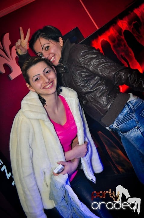 Vineri seara în Club Atti's,