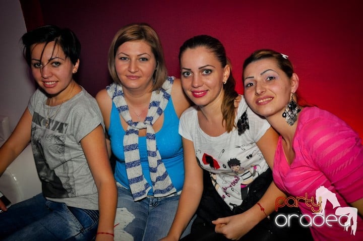 Vineri seara în Club Atti's,