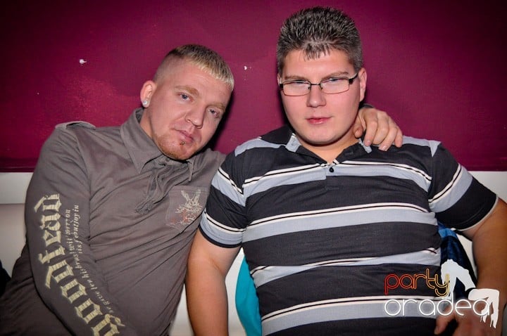 Vineri seara în Club Atti's,