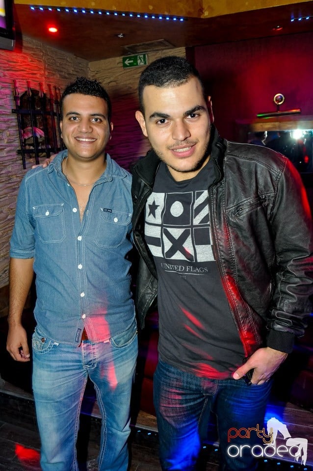Vineri seara în Club Downtown,