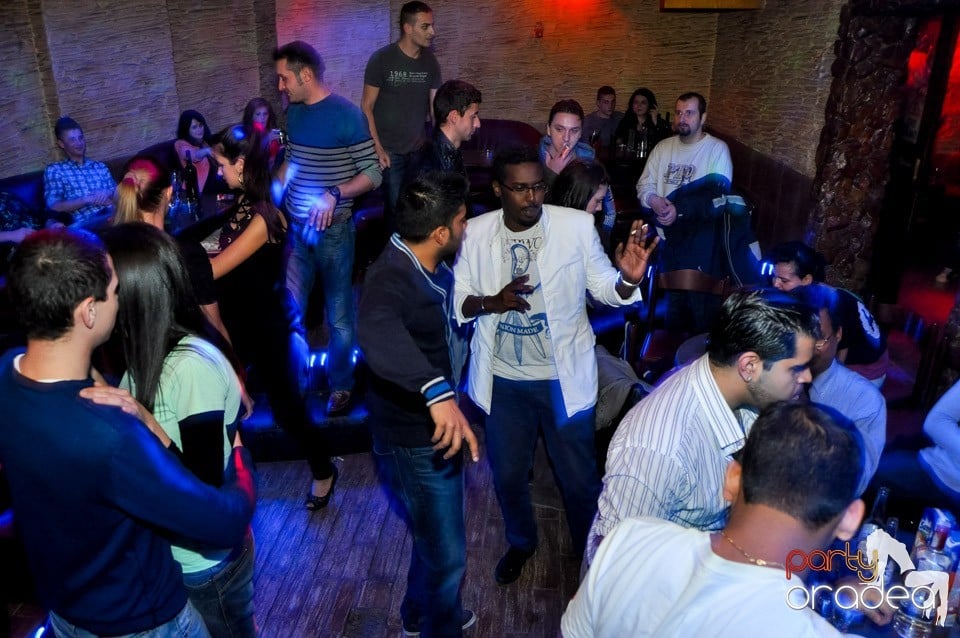 Vineri seara în Club Downtown,