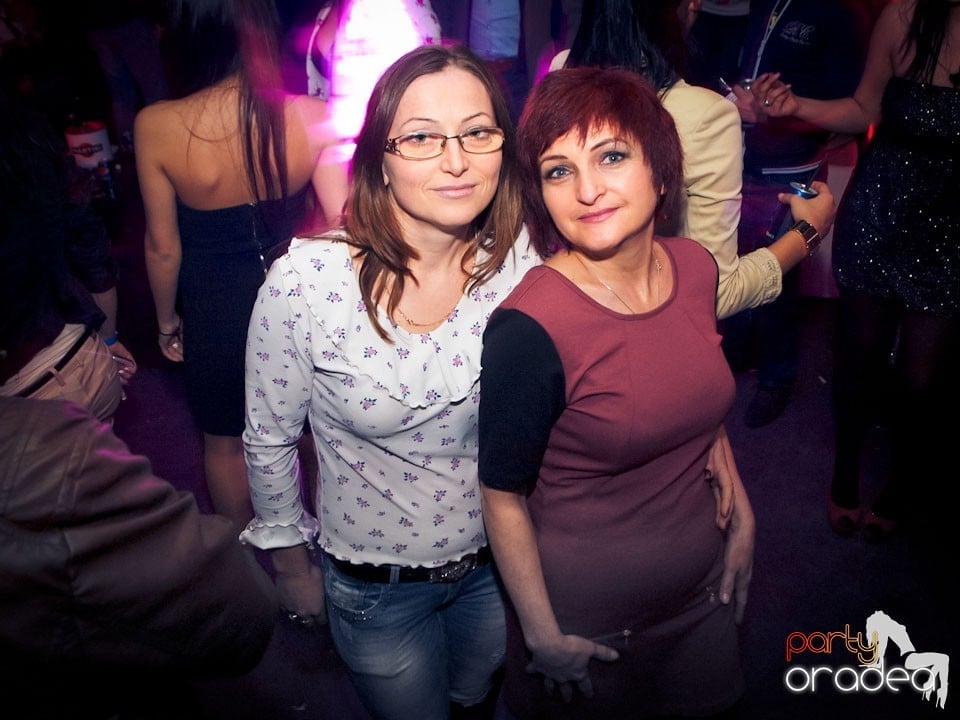 Vineri seara petrecem în Club Life,
