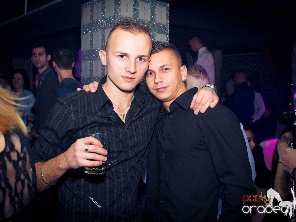 Vineri seara petrecem în Club Life,