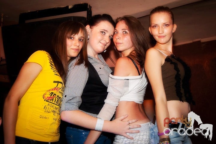 We Make Hits Party, 