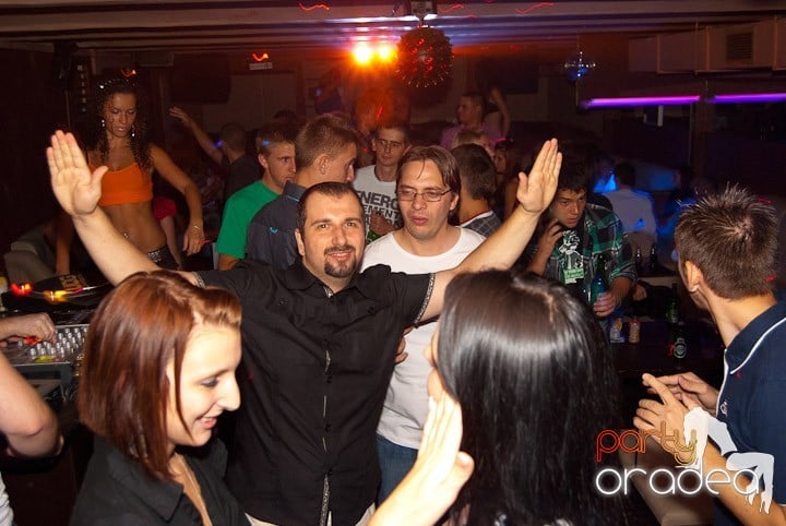 We Make Hits Party,