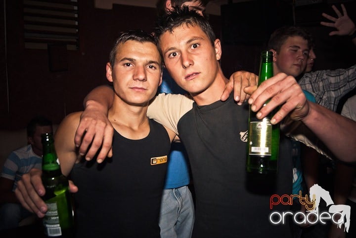 We Make Hits Party, 