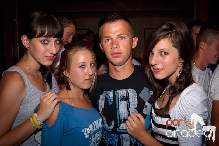 We Make Hits Party,