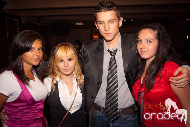 We Make Hits Party, 