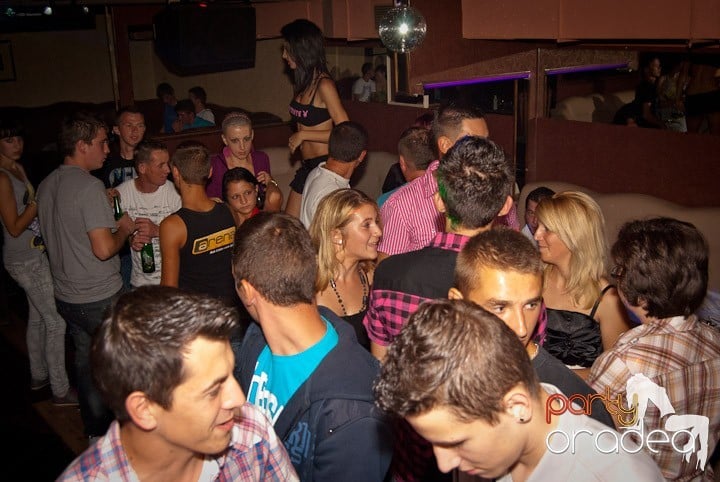 We Make Hits Party,