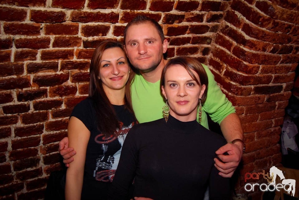 Weekend-ul se încheie în Escape,