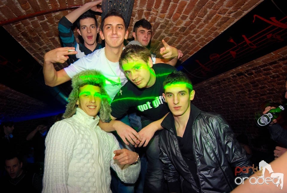 Weekend-ul se încheie în Escape,
