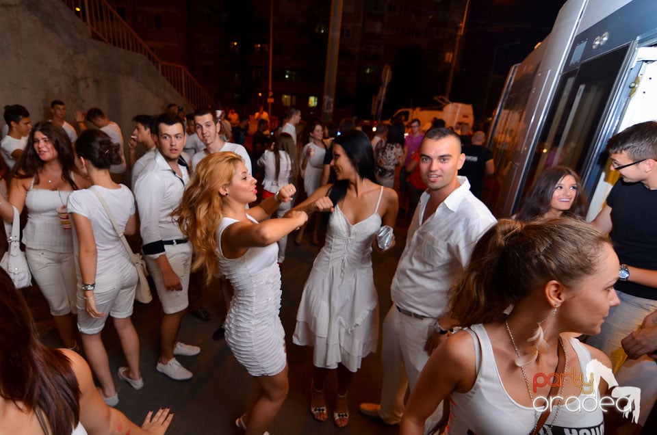 White Party în tramvai, 