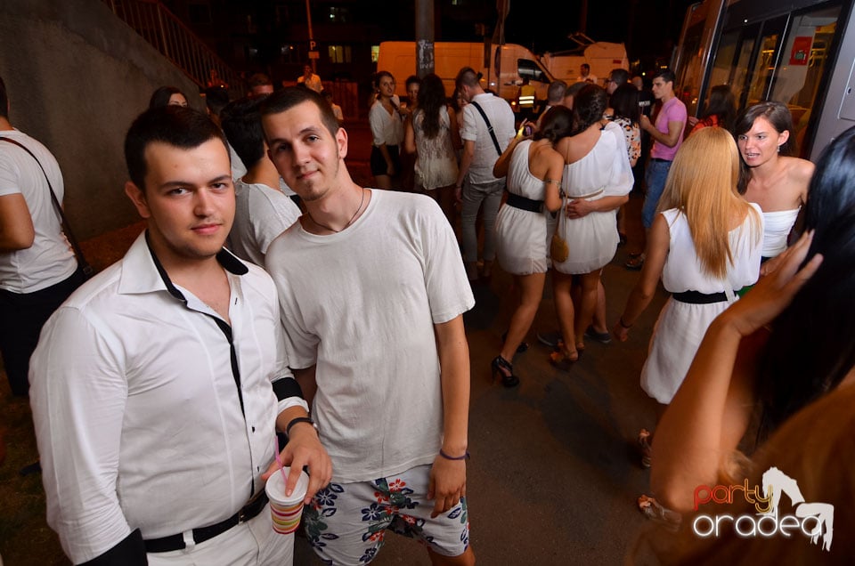 White Party în tramvai, 