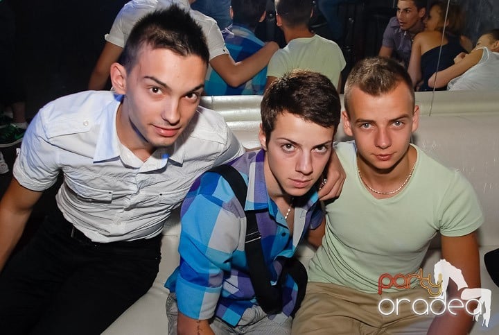 Yellow Party Tour continuă şi sâmbătă noaptea, 