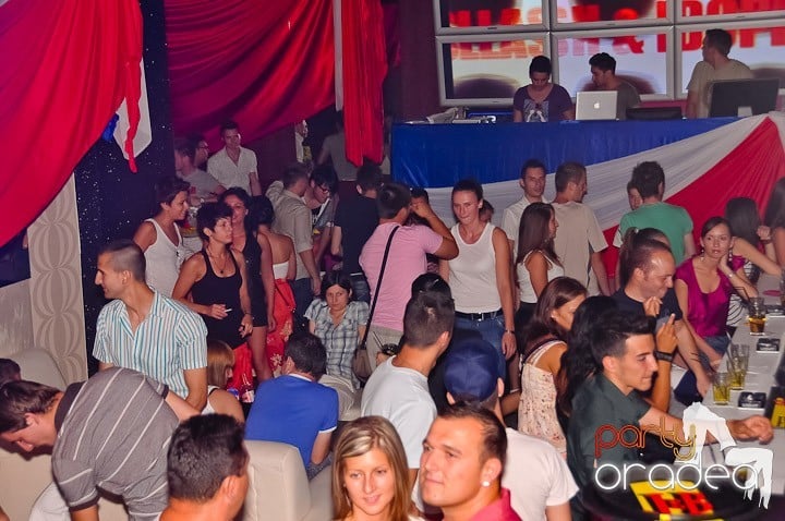Yellow Party Tour continuă şi sâmbătă noaptea, 