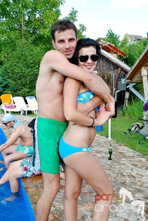 Yellow Pool Party, 